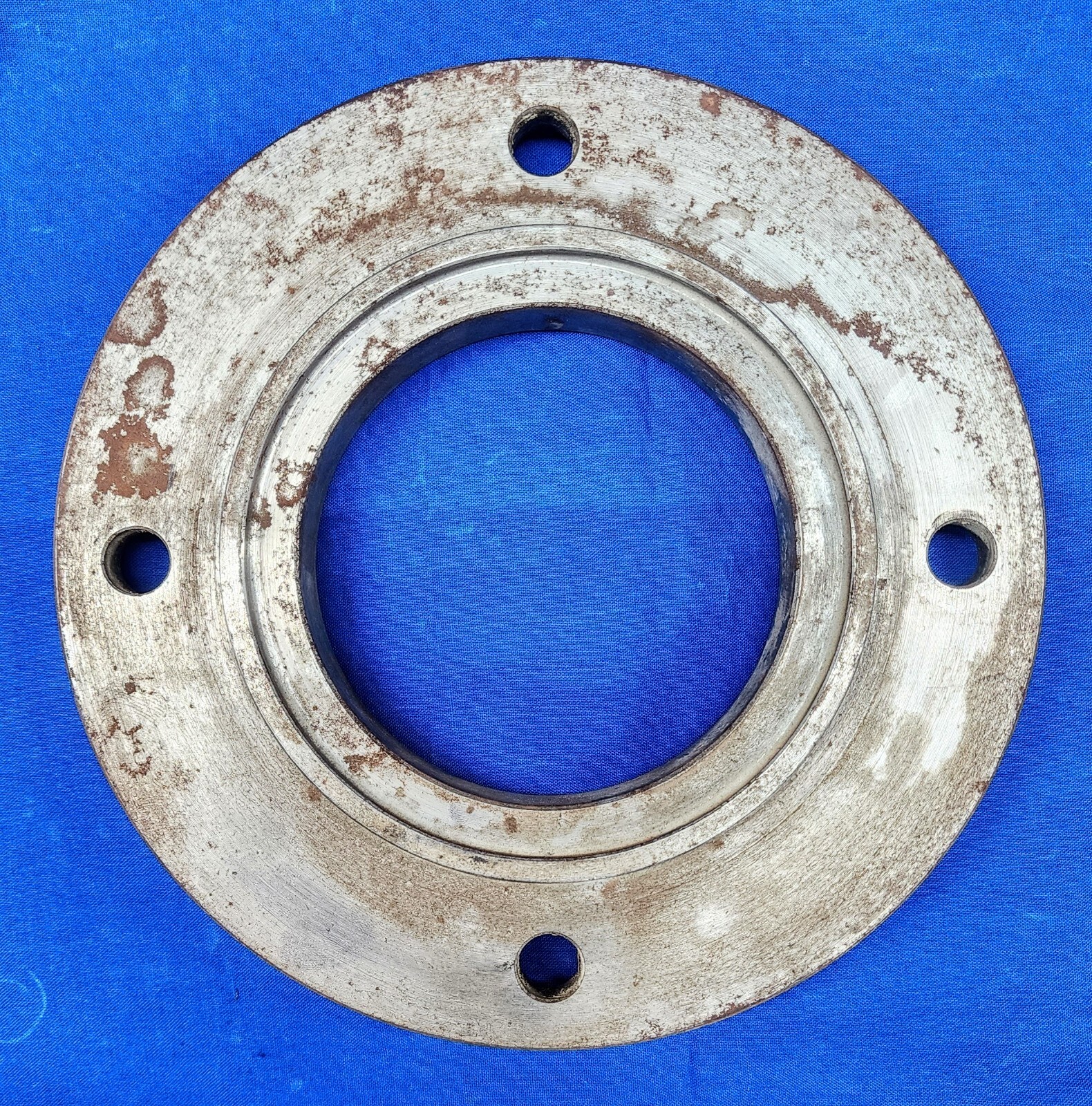 WELD-ON FLANGE 3.5 IN. PIPE SIZE 4-HOLE 4.75 IN. SHOULDER DIAM 8 IN. DIAM