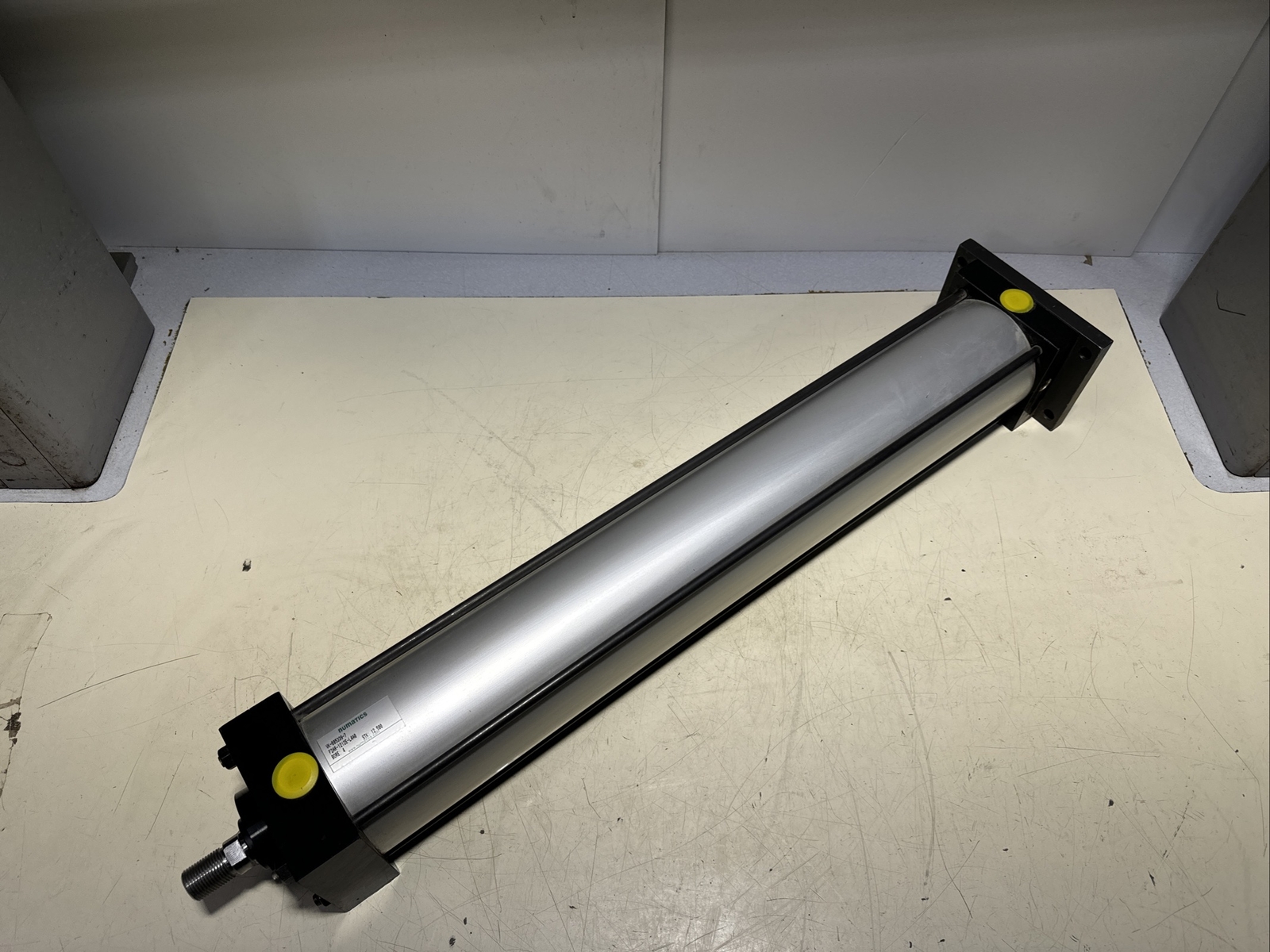 *NEW* Numatics VK-685339-7 Cylinder F2AR-12I2E-L4A0 Bore:4 STK:12.500
