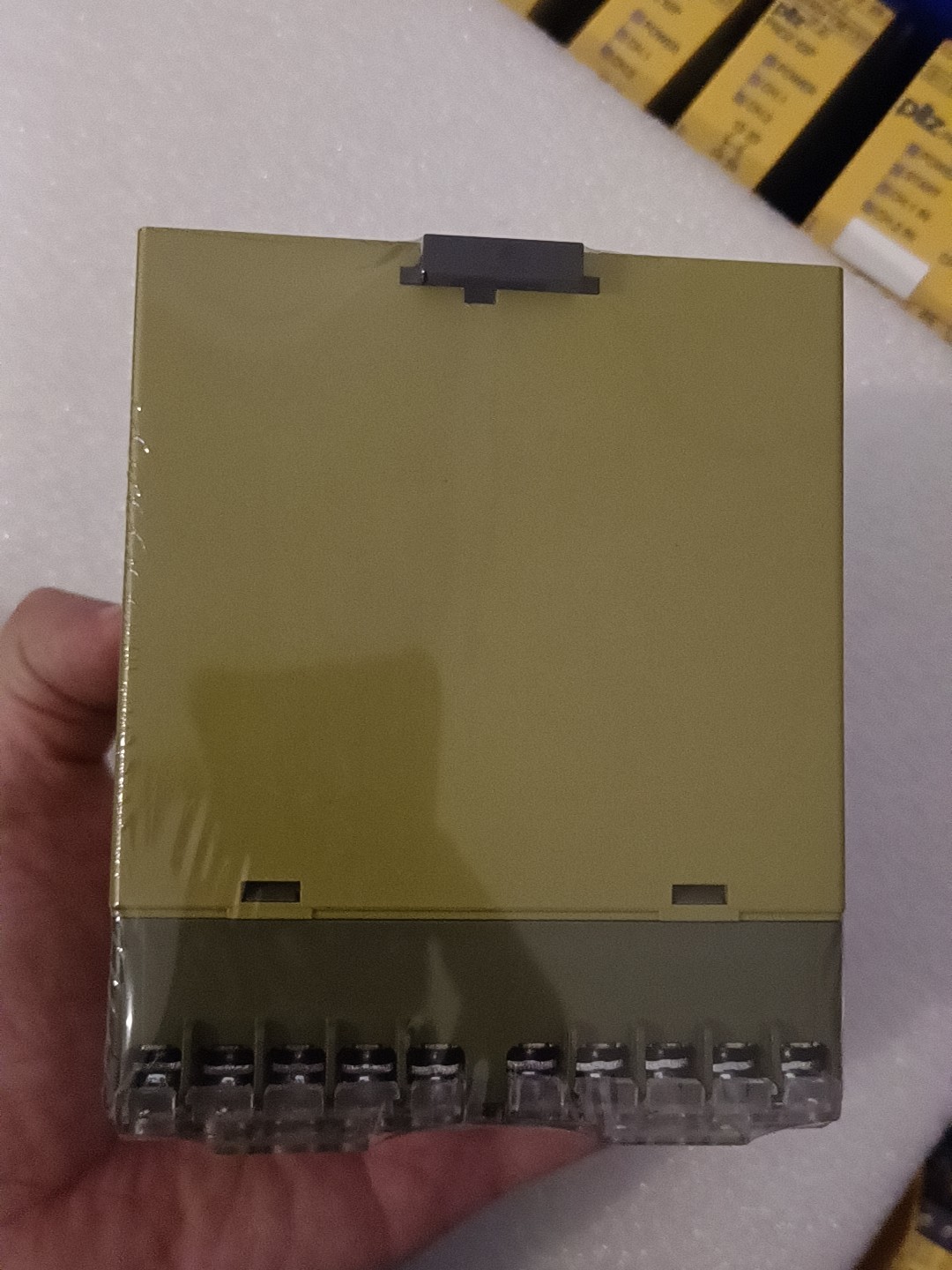 1PC NEW Pilz 475695 Safety Relay Fast Shipping