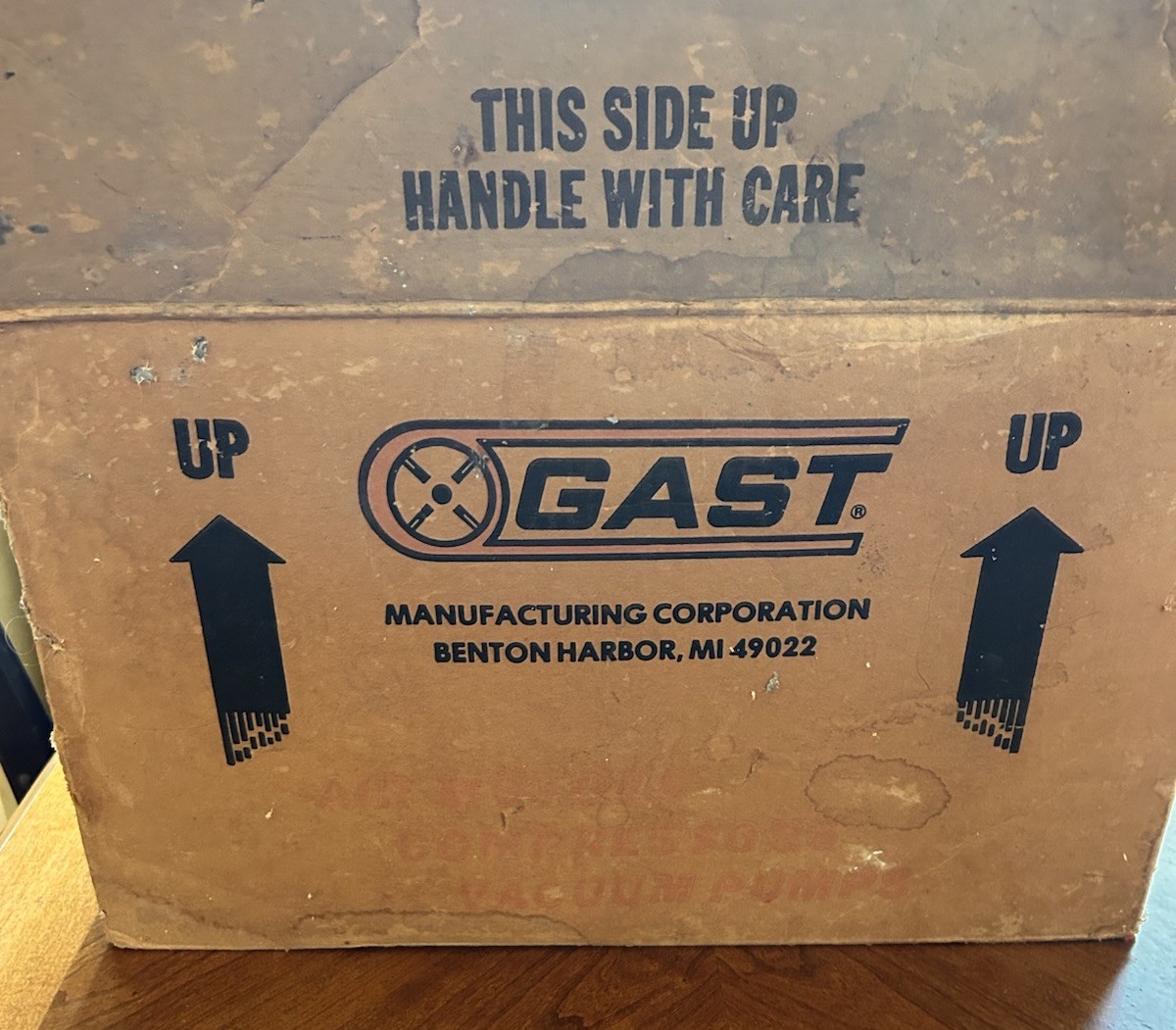 Gast 0522-V103-G18DX Oil-Less Rotary Vane Vacuum Pump Compressor 1/4 HP W/ Box