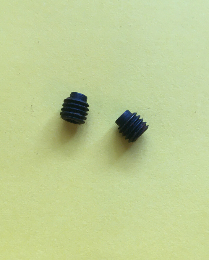 *NOS* 70-SINGER-DRIVE SHAFT GEAR SCREWS (LOT OF 2)-FREE SHIPPING*