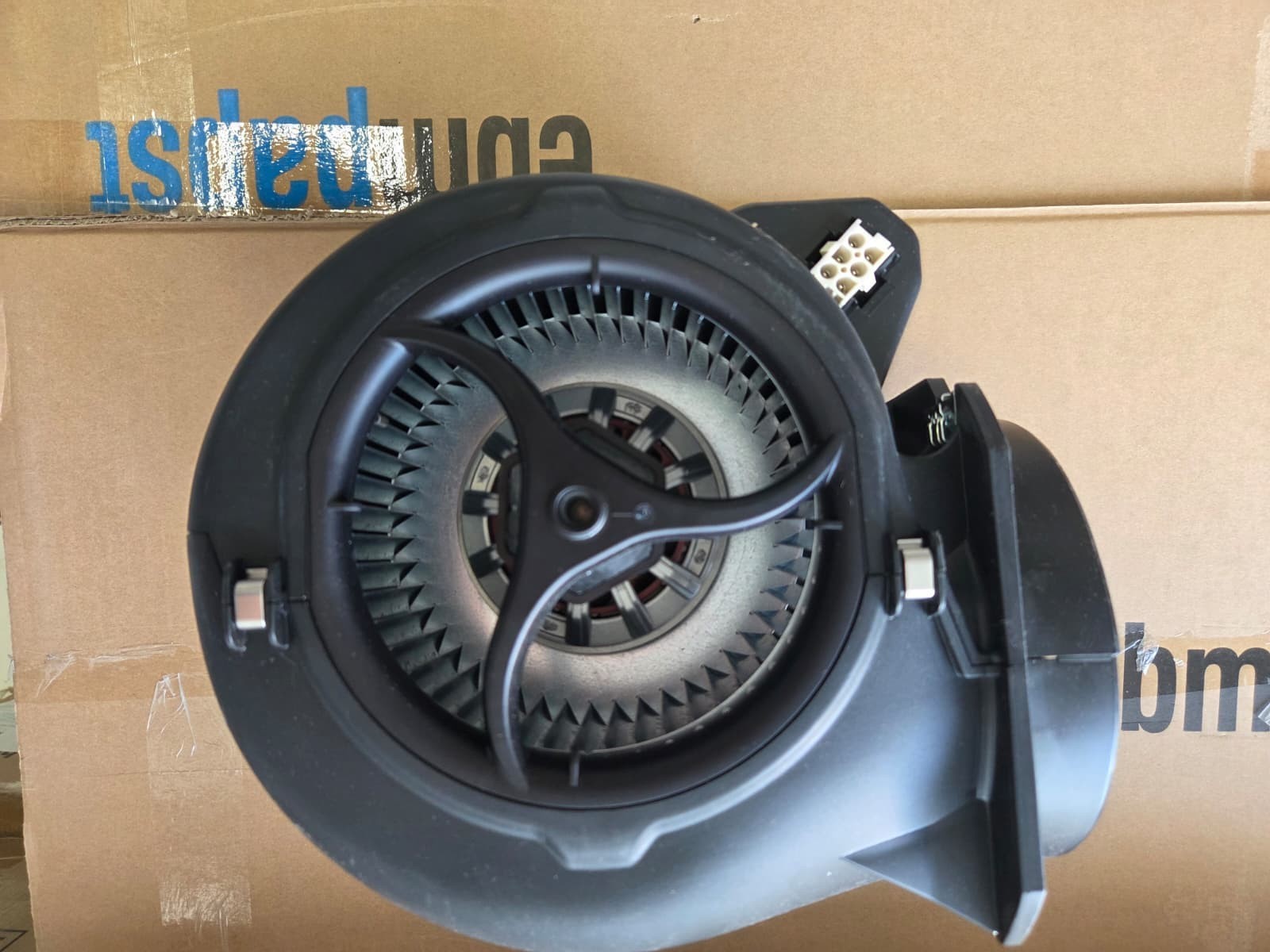 ebm-papst D2E146-HT65-14 AC Blower Centrifugal Bearing 115V 582CFM 63dB BrandNew
