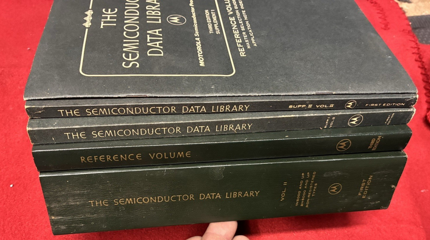 Lot of 5 The Semiconductor Data Library Motorola 1972 First Edition + Look/read