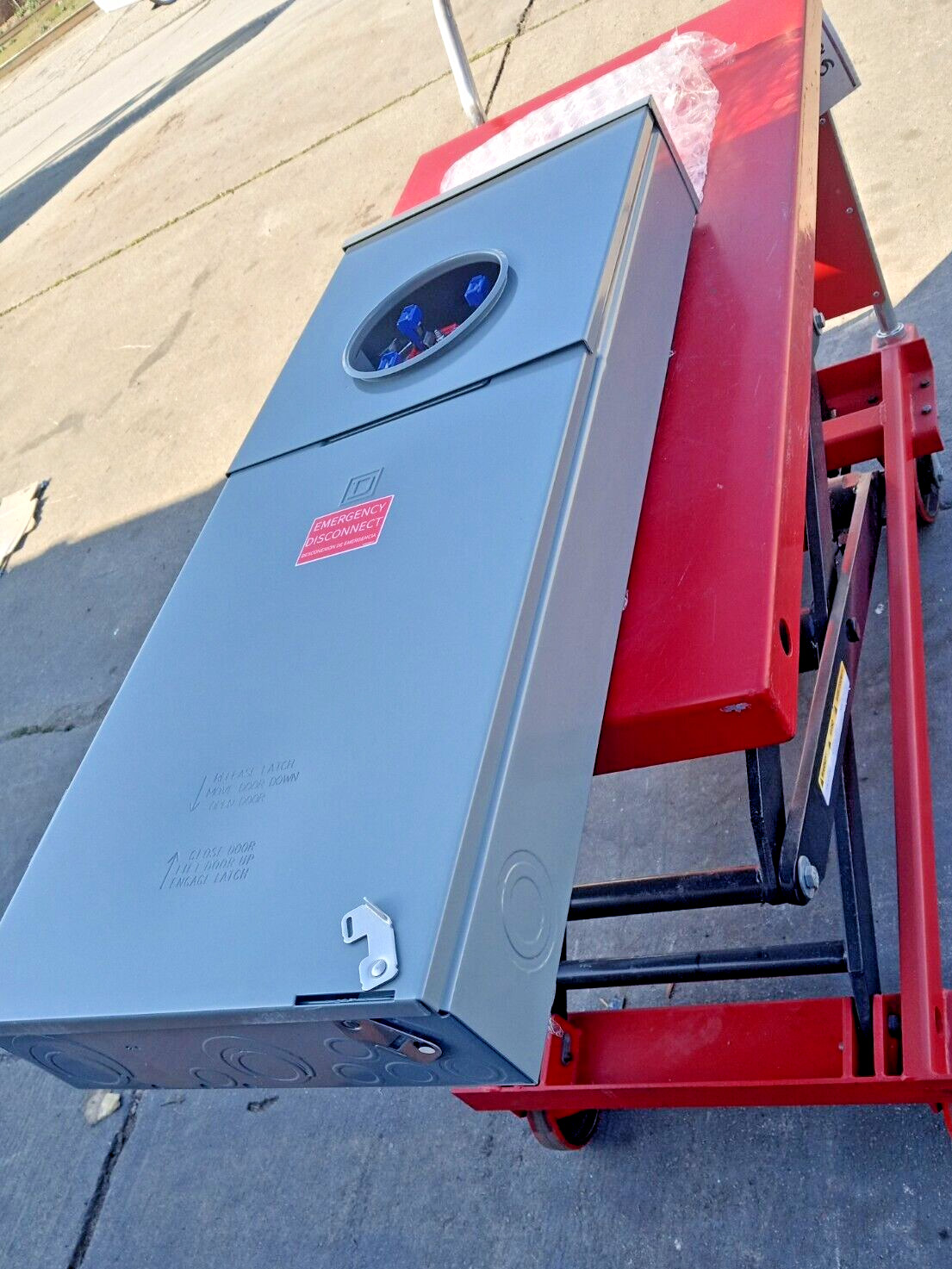 Square D Homeline 200A 20S/40C Outdoor Ring-Type Overhead Service Surface Mnt MB