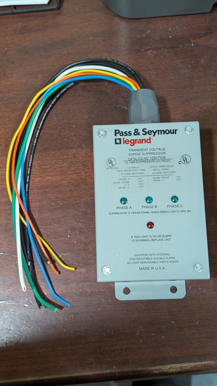 PASS & SEYMOUR LEGRAND 1220-TWM U USED