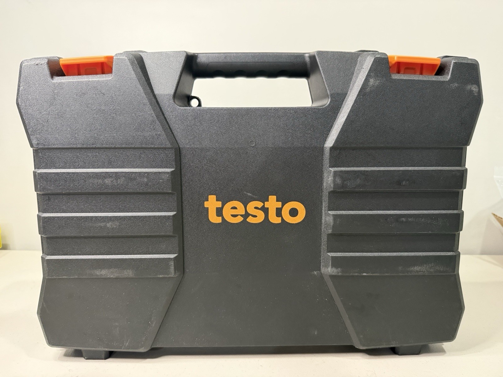 Testo 557s Smart Digital Manifold Kit w/ Hoses & Wireless Probes- Barely Used