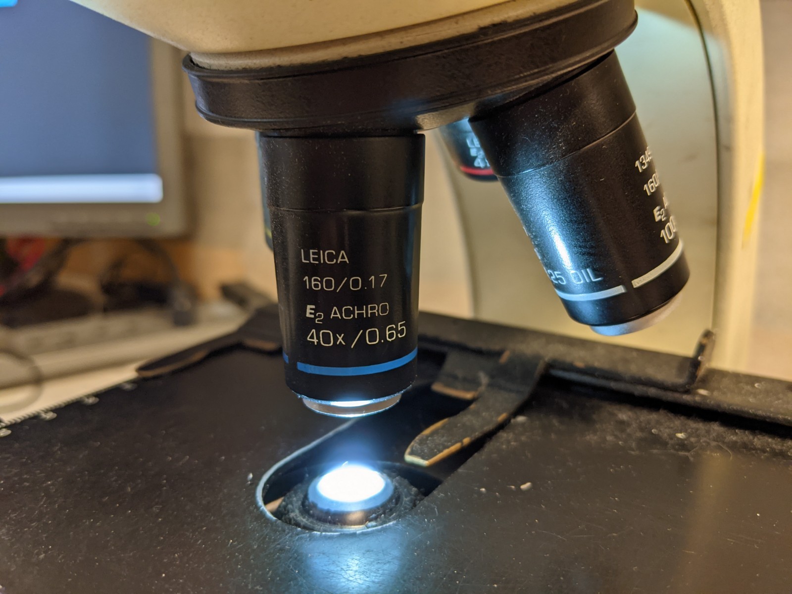 Leica CME Microscope 1349521X with Objectives 4x, 10x, 40x, 100x & Condenser