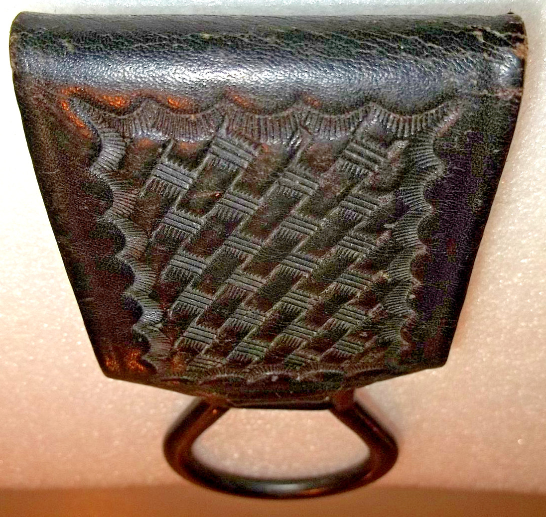 BIANCHI #38 LEATHER FLASHLIGHT HOLDER – EXCELLENT CONDITION & FREE FAST SHIPPING