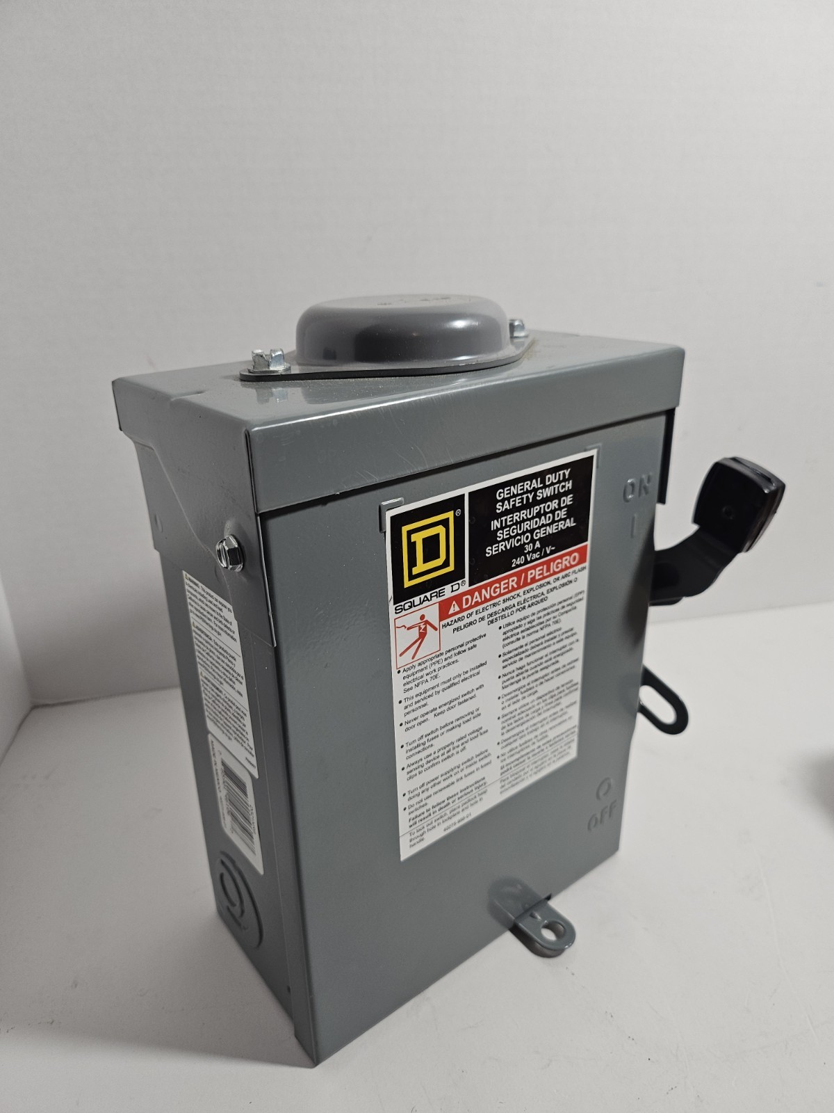 SQUARE D SAFETY Disconnect – SWITCH D221NRB SERIES E3 3R ENCLOSURE 30 AMP 60 HZ