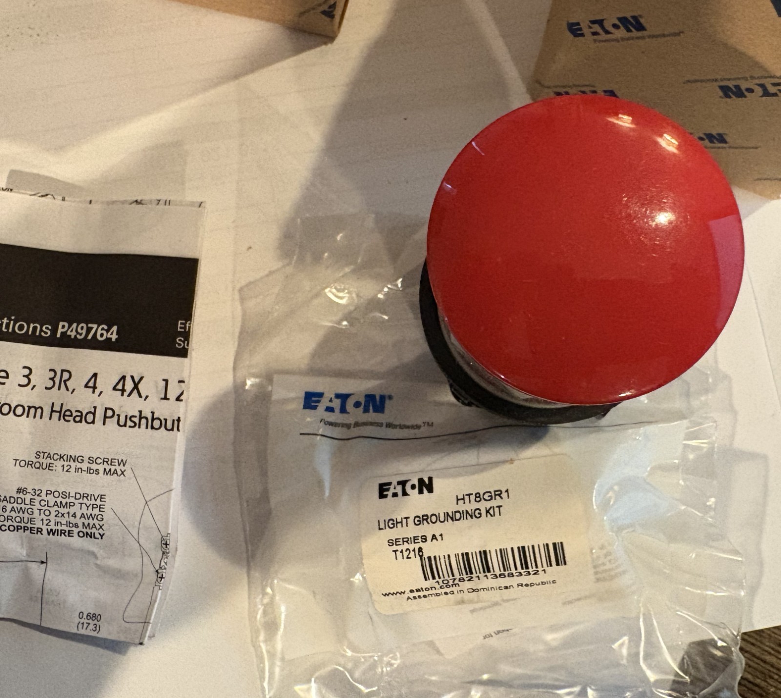 EATON HT8AER RED MUSHROOM PUSH BUTTON OPERATOR-NEW ORIGINAL PACKING