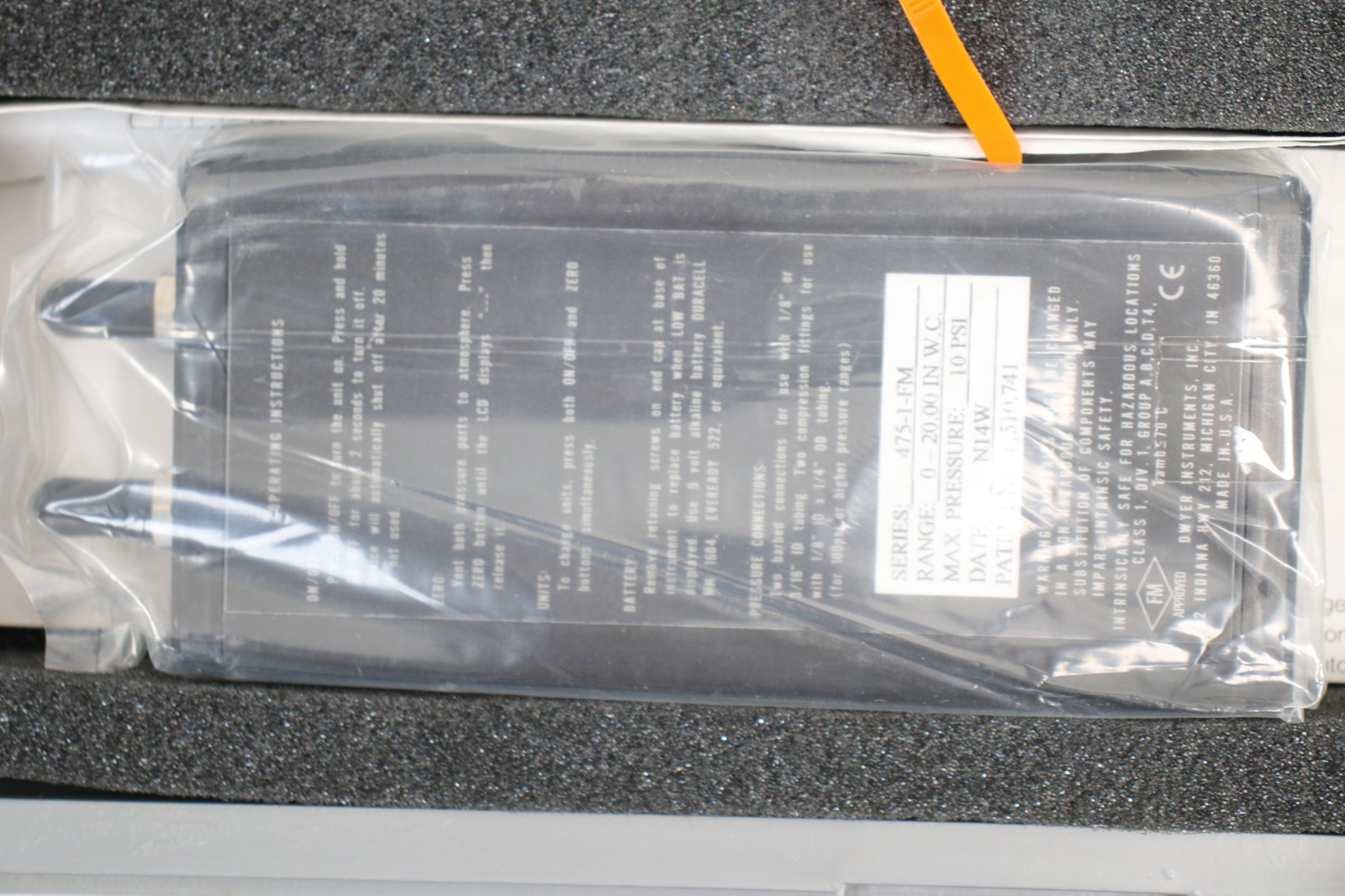 Dwyer Instruments Digital Manometer Series 475 Mark III 475-1-FM