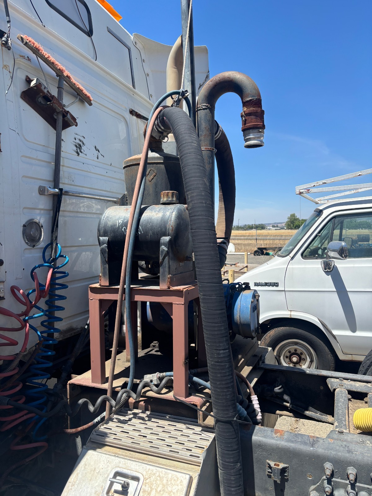 Fruitland Manufacturing RCF500 Vacuum Pump, Counter Clockwise Rotation Top valve