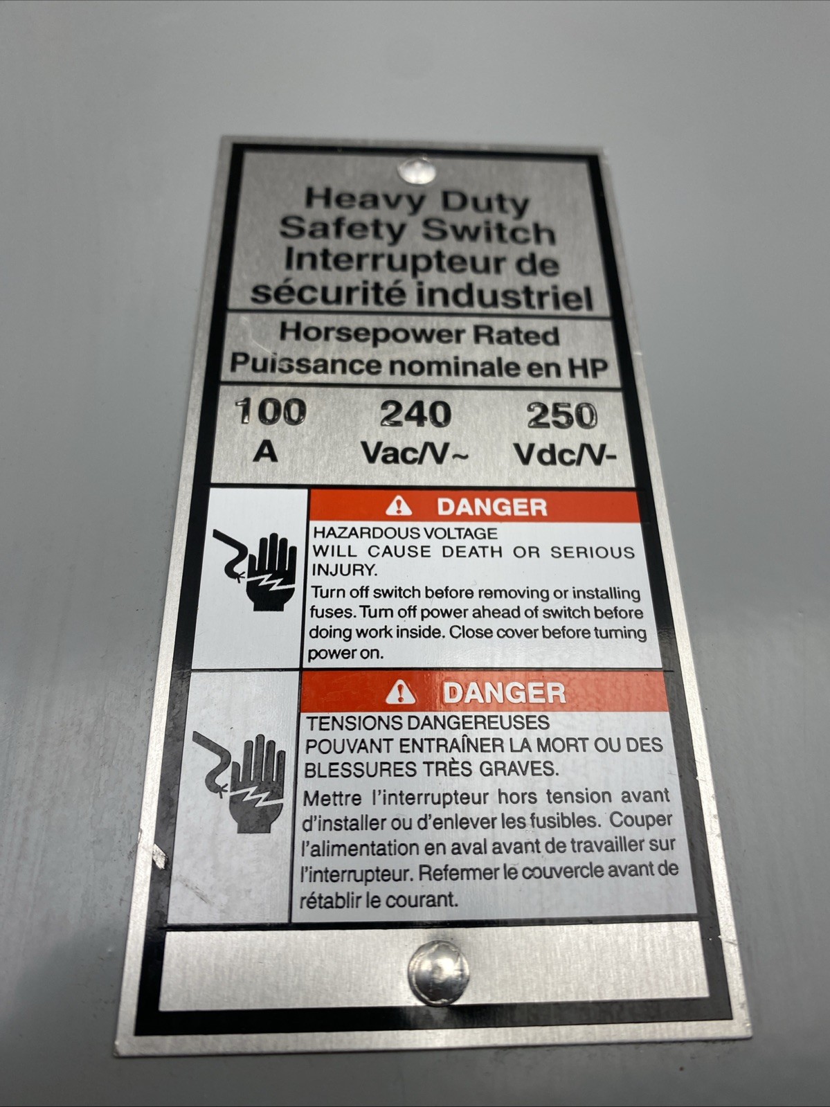 Siemens HFC323J Enclosed Fused Low Voltage Heavy Duty Safety Switch,240VAC,100 A