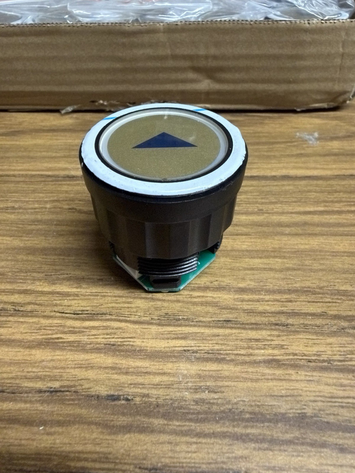 (1) *New* Schindler 590739 D2 Series Elevator Button With Arrow Green LED