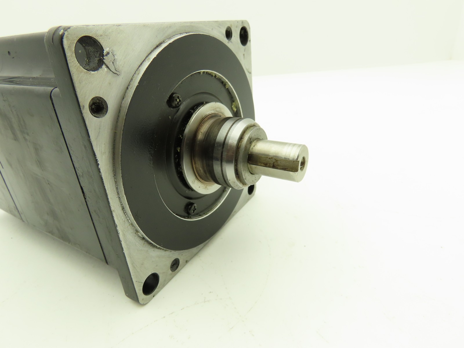 Yaskawa SGMP-15AWYR12 AC Servo Motor 1500W 4.77Nm 3000 RPM Encoder **READ**