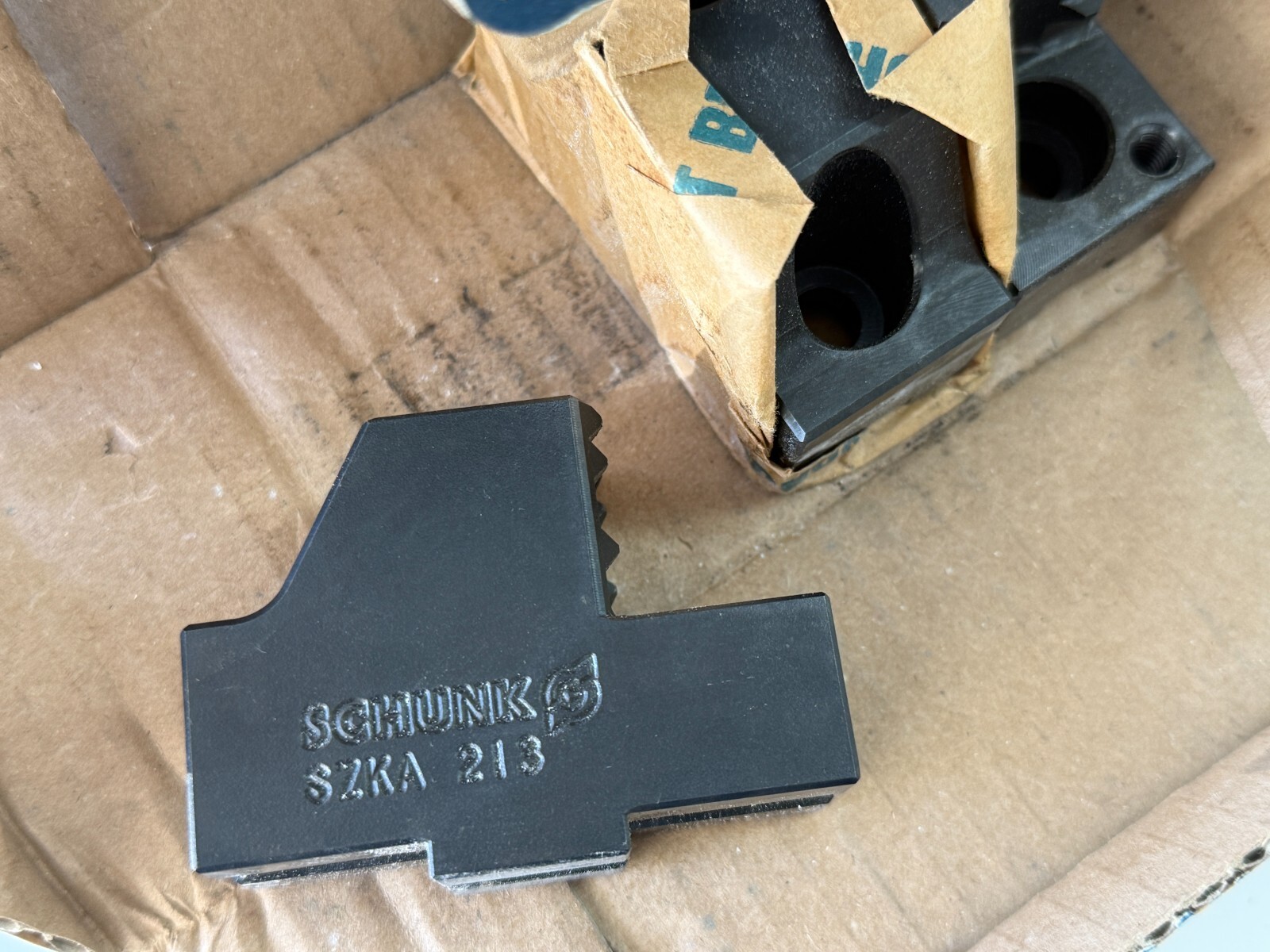 SCHUNK Hard CLAW Jaw ( Set of 3 ) Tongue and groove SZKA 213