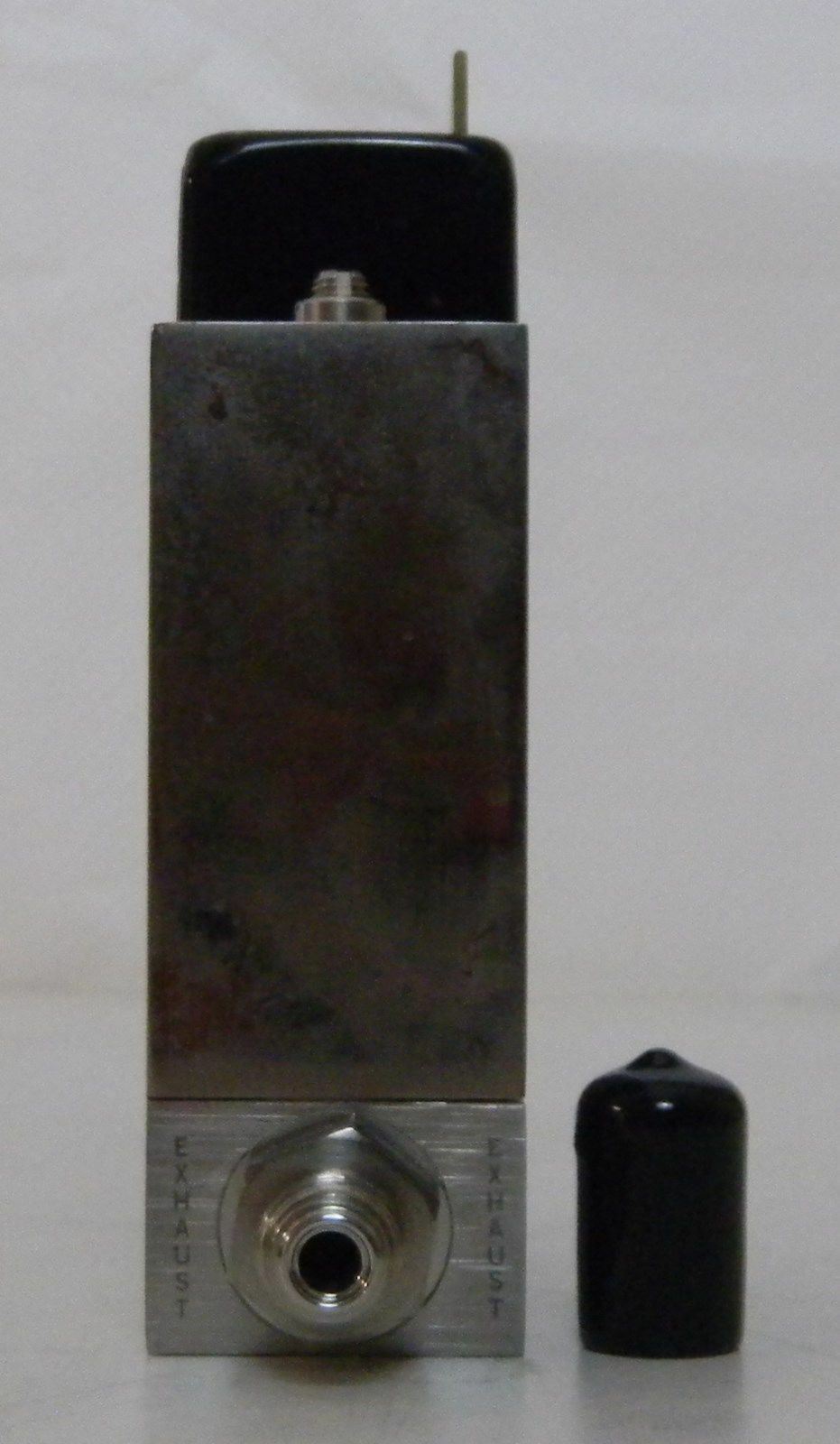 Unit UFC-1110A Mass Flow Controller, Gas- O2, Range- 15 SLM, Used