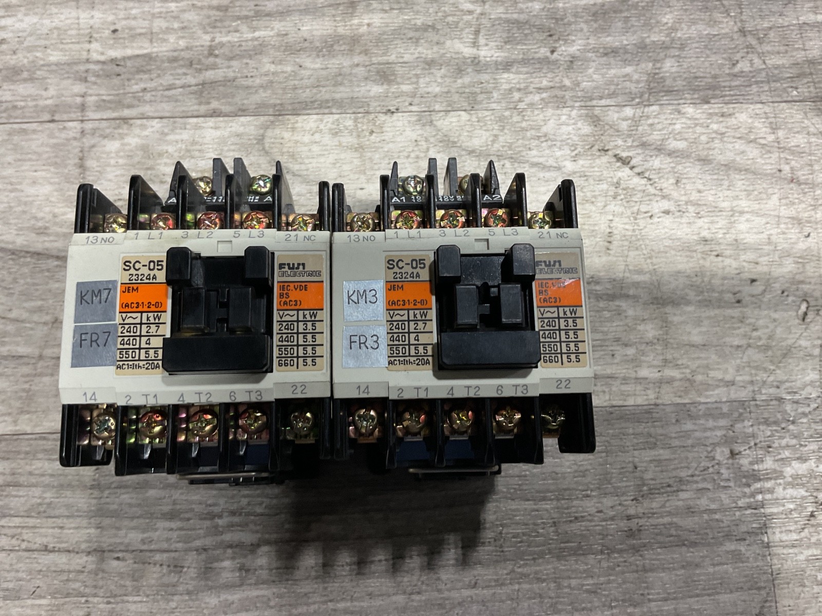 (LOT OF 2) Fuji Electric SC-05 Contactor 100/110V 50/60HZ #305M123