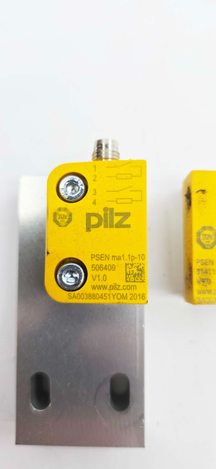 Pilz 506409 Magnetic Safety Switch PSEN ma1.1p-10 w/ 514110 PSEN 1.1-10