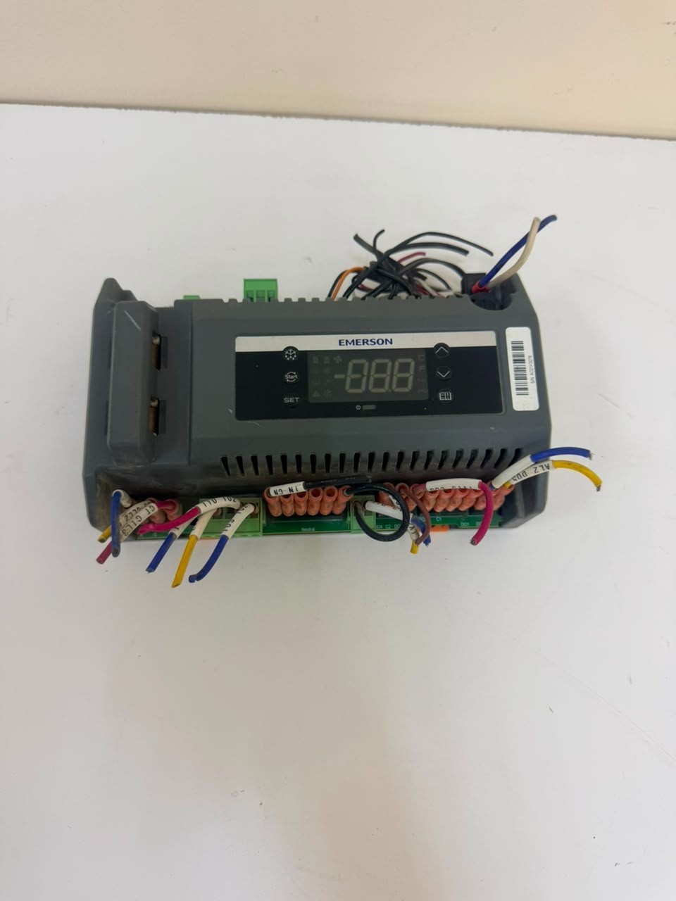 Emerson XCM25D unit controller 543-0220-00 with built-in display screen
