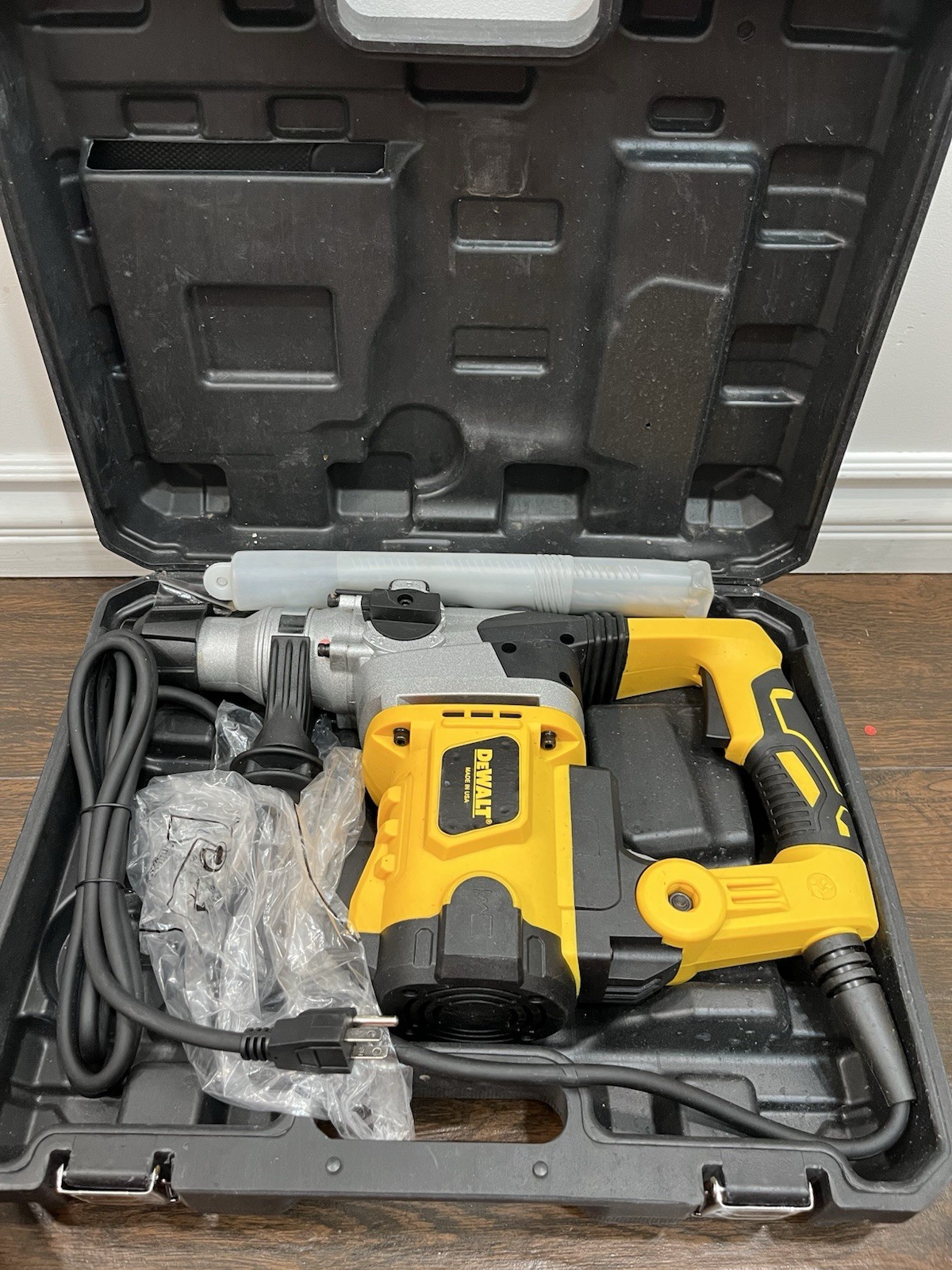 Dewalt D25414 SDS-PLUS 110V-127V Rotary Hammer Drill W BIDS INCLUDED TESTED