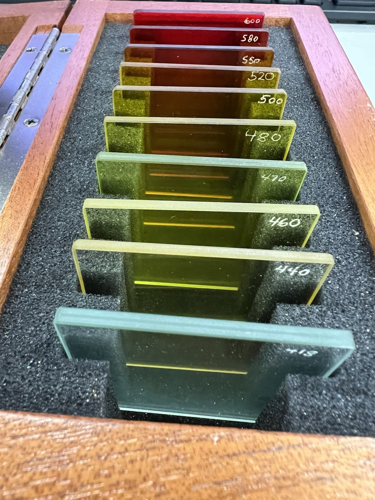 Kratos Analytical Glass Slides. Mixed Colors