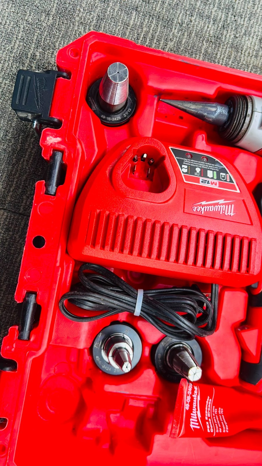 Milwaukee M12 2474-20 ProPEX PEX Expander Kit w/ Batteries Case 372433