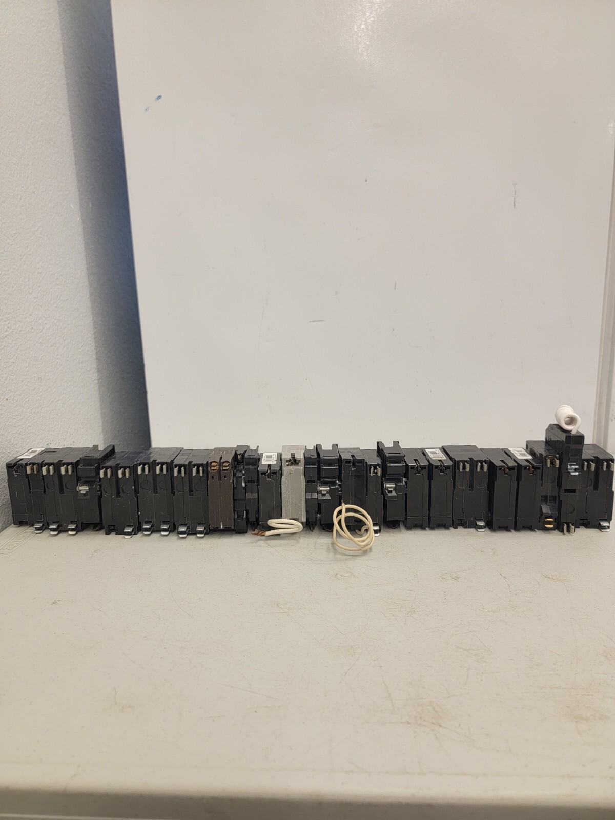 LOT OF 23 – Circuit Breakers Various. Square D, Eaton. Different Voltages