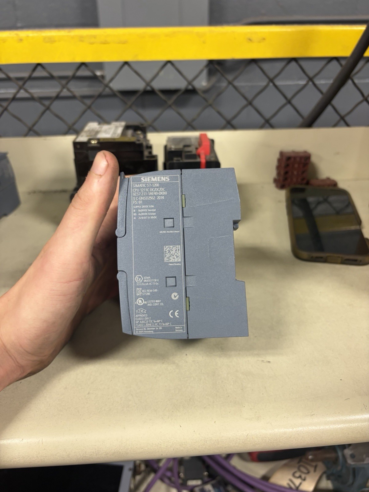 NEW NO BOX Siemens 6ES7211-1AE40-0XB0 SIMATIC S7-1200 6ES7 211-1AE40-0XB0