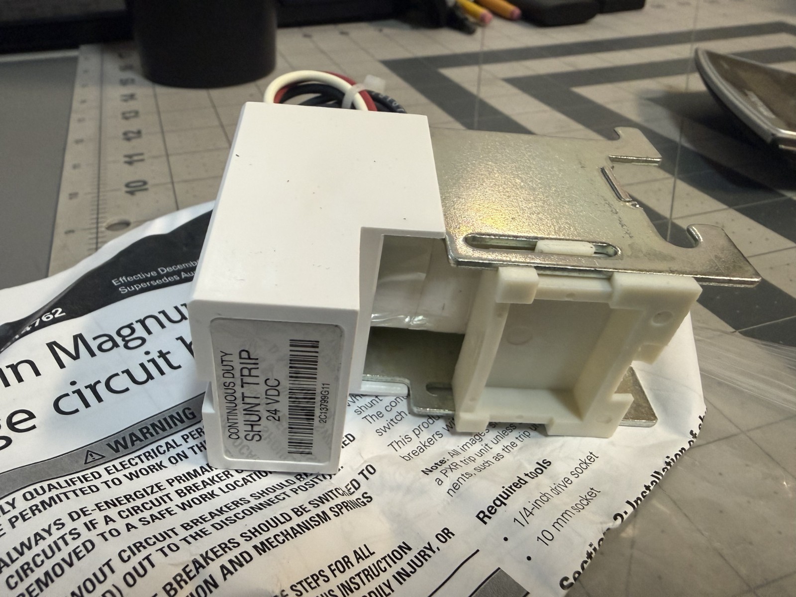 Eaton Magnum DS 24VDC Shunt Trip Coil 2C13799G11 New no box