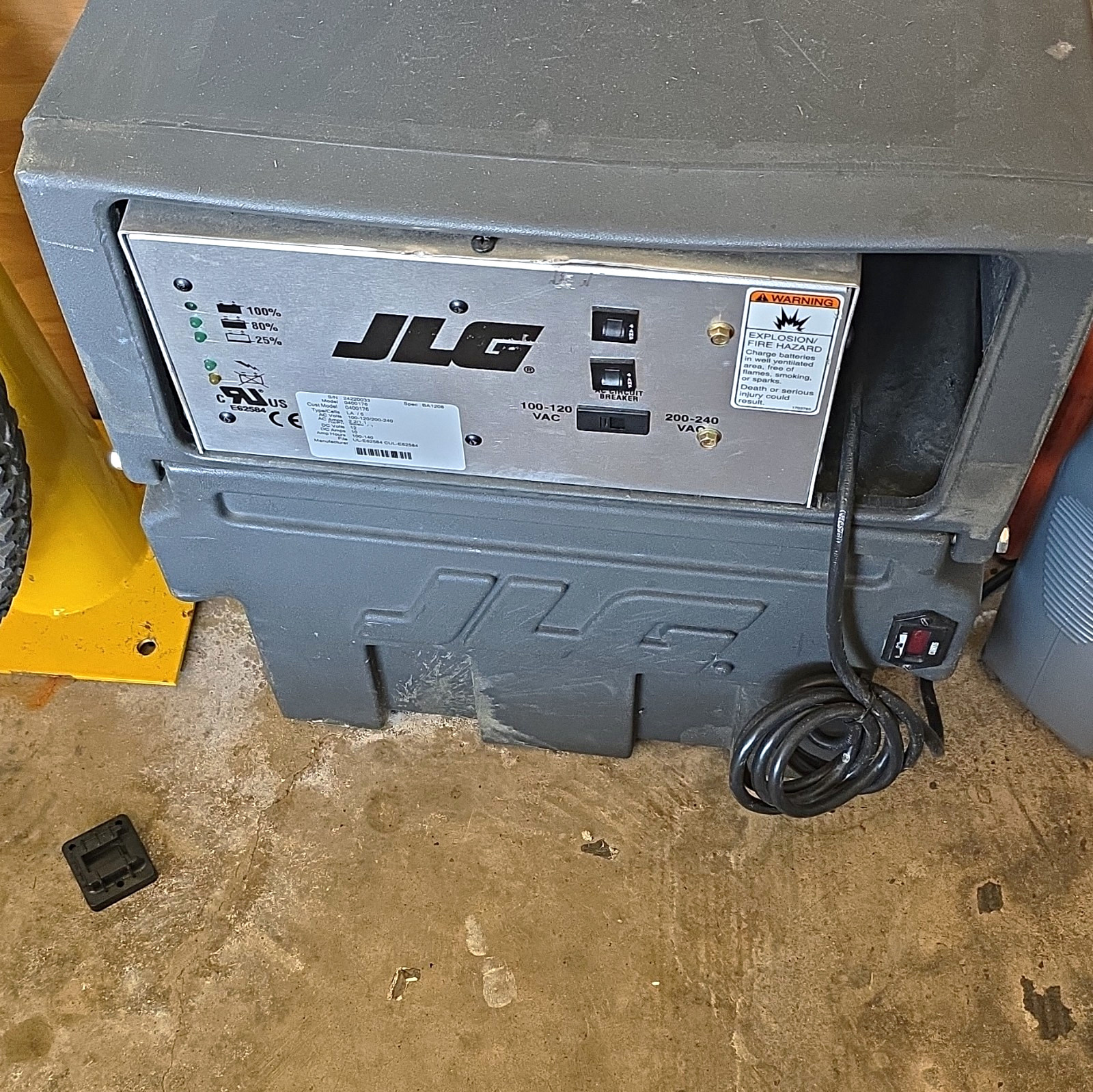 JLG 2480058 Scissor Lift Battery Charger, 100-120/200-240 VAC