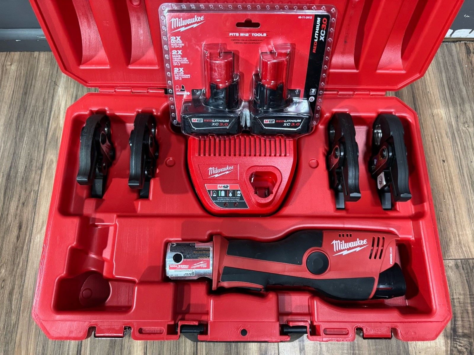Milwaukee 2473-22 M12 Force Logic Press Tool With Pivoting IPS Jaw Bundle