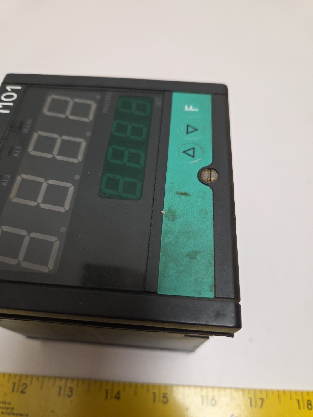 Gefran 1101-R0-1R-0-1-P97 Digital TemperatureProcess Controller 100-240VAC