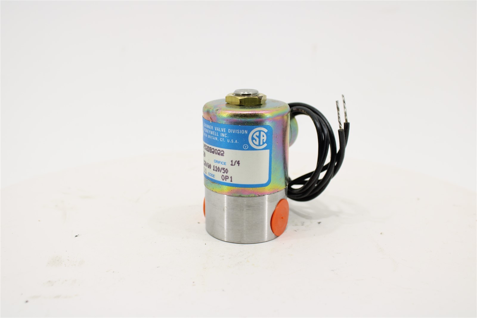 Honeywell Skinner V52DB2022 2-Way NC Solenoid Valve | 120V AC | 1/4 NPT | 10W