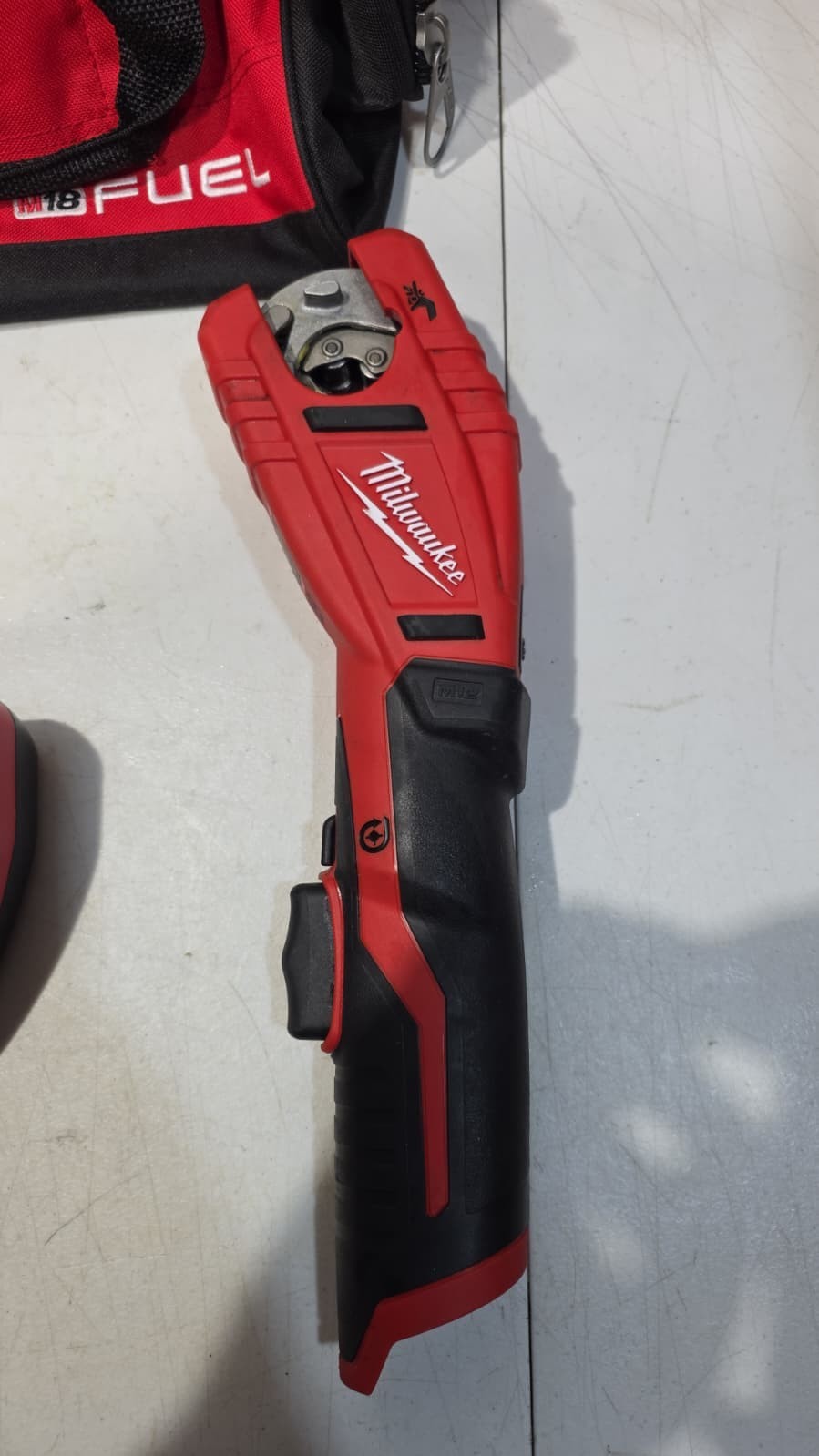 M12 12V Lithium-Ion Cordless Copper Tubing Cutter Kit with 1.5 Ah Battery, Charg