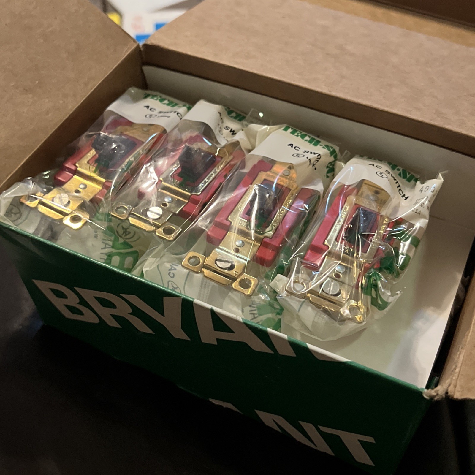 Bryant 4903-I Nylon Toggle Back And Side Wired 20A 120-277VAC BOX OF 9
