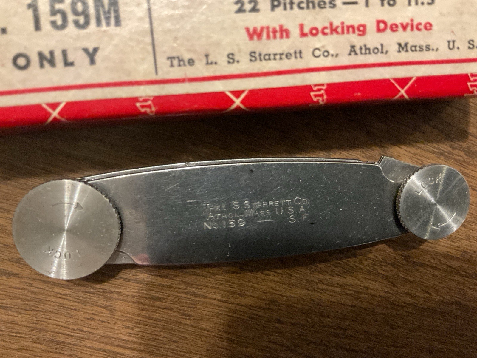 Starrett 159M Screw Pitch Gage Metric System 28 Leaves with Locking Device