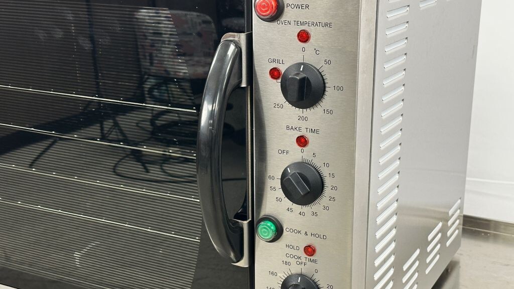 NEW 4 Shelf Smart Convection Oven w Cook and Hold 2.85KW 208/240 60Hz 1PH NSF