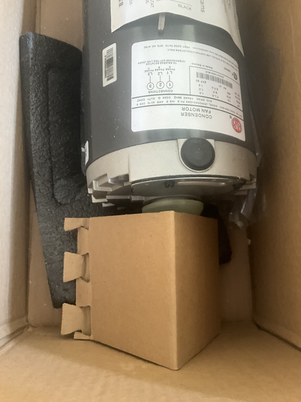 US MOTORS CONDENSER FAN MOTOR SWA010905-SGR 1/2HP 575RPM 1.9A 480V 3PH 1 Y W