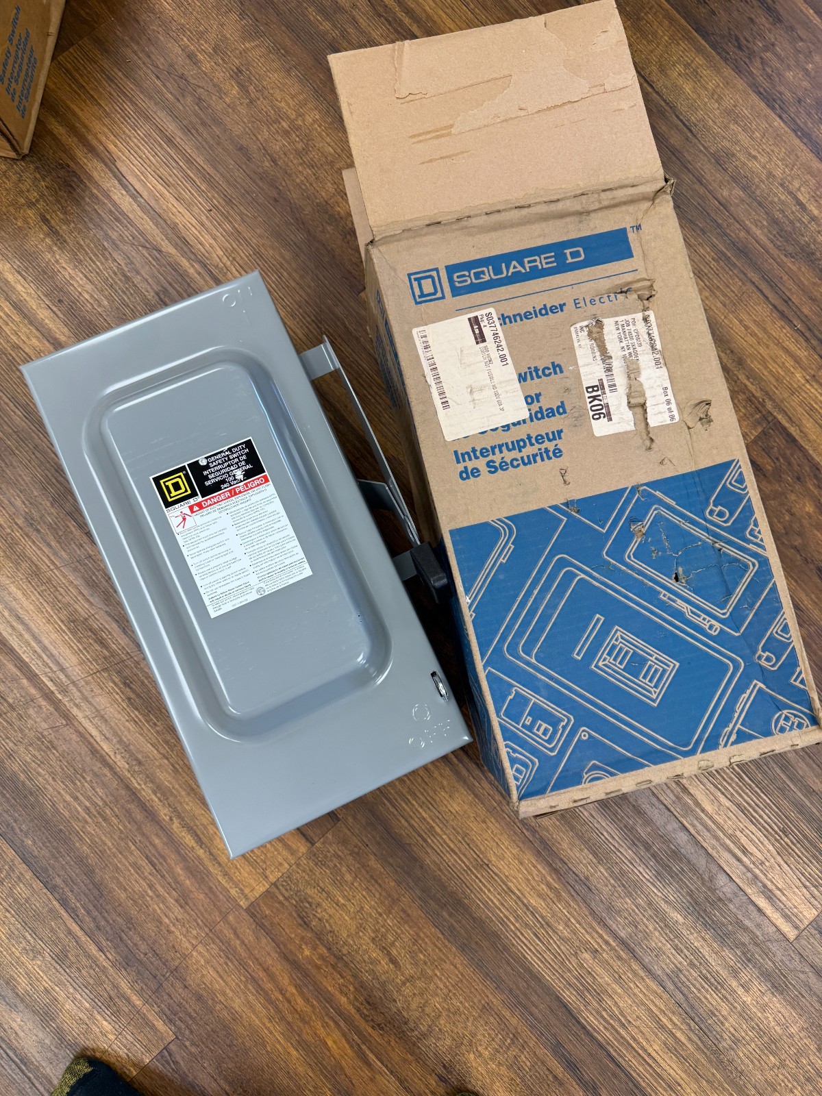 SQUARE D, D323N, safety switch, fusible, NEMA 1, 3-pole, 100A, 240VAC