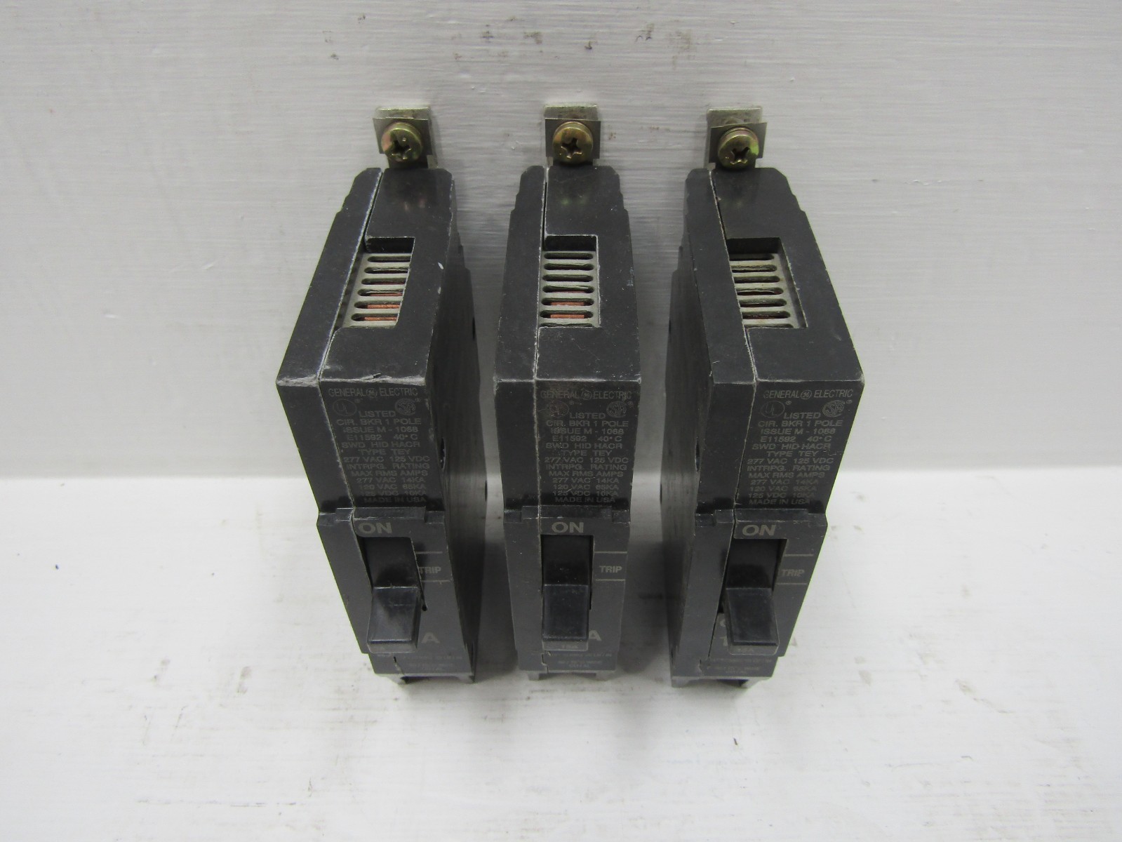 Lot of 3 GE TEY115 15 Amp 277V 1-Pole Type TEY Circuit Breaker 120V 15A 1P