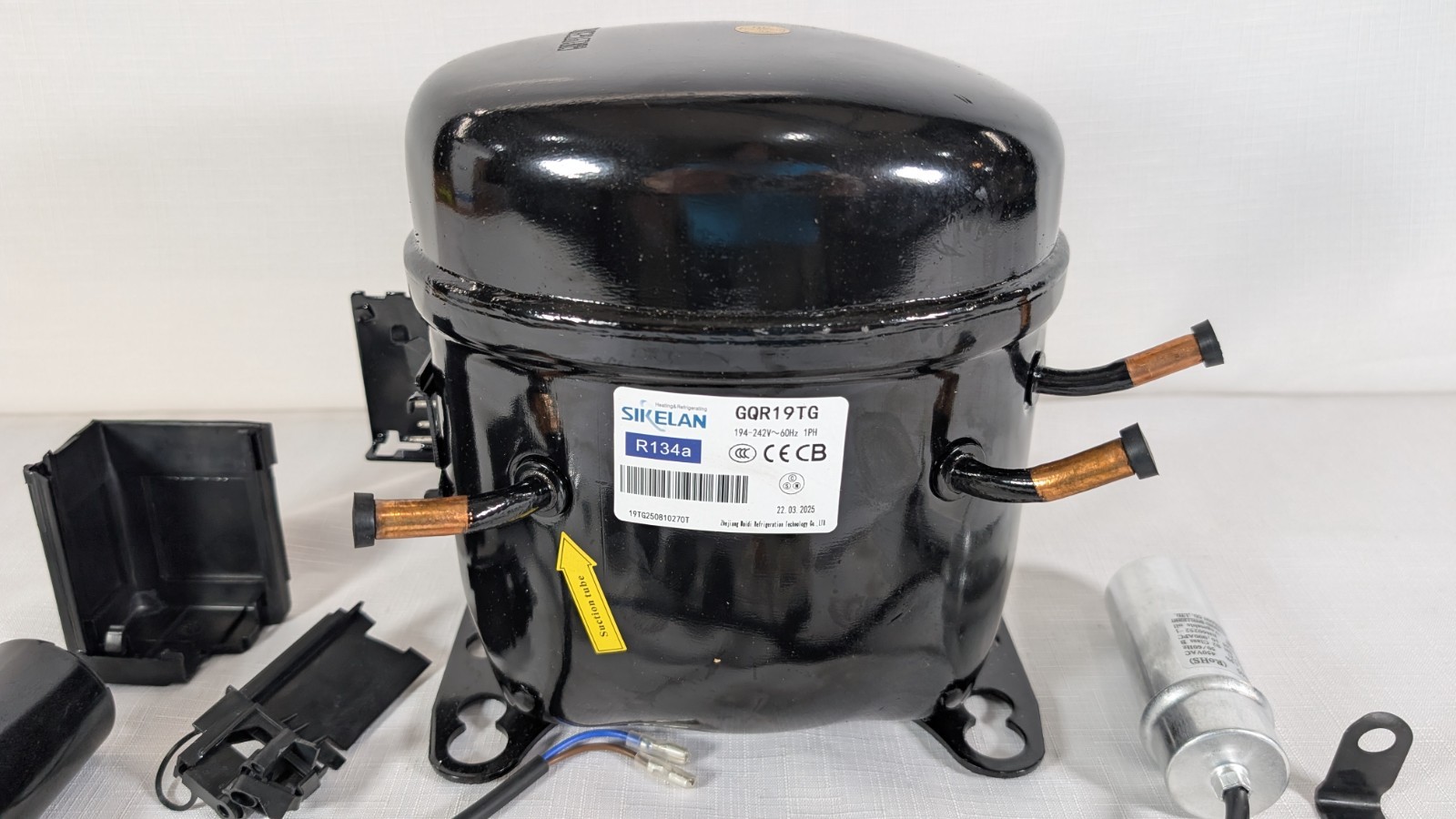 Sikelan GQR19TG Refrigeration Compressor 3/4HP 5613BTU 220-240V R134a HBP
