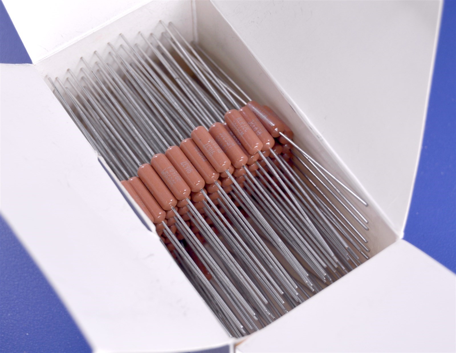 100 Vishay 300K Ohm 2% 1W Film Resistors P/N: RLR32C3003GM