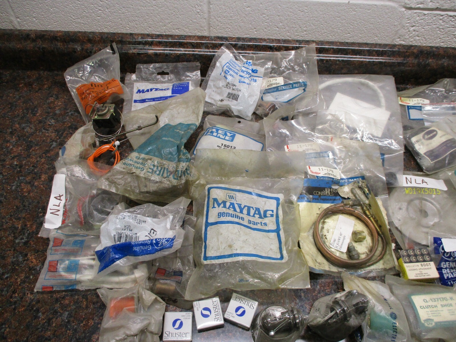 LOT OF GE MAYTAG FSP ROBERTSHAW PARTS FOR DIFFERENT APPLIANCE PARTS