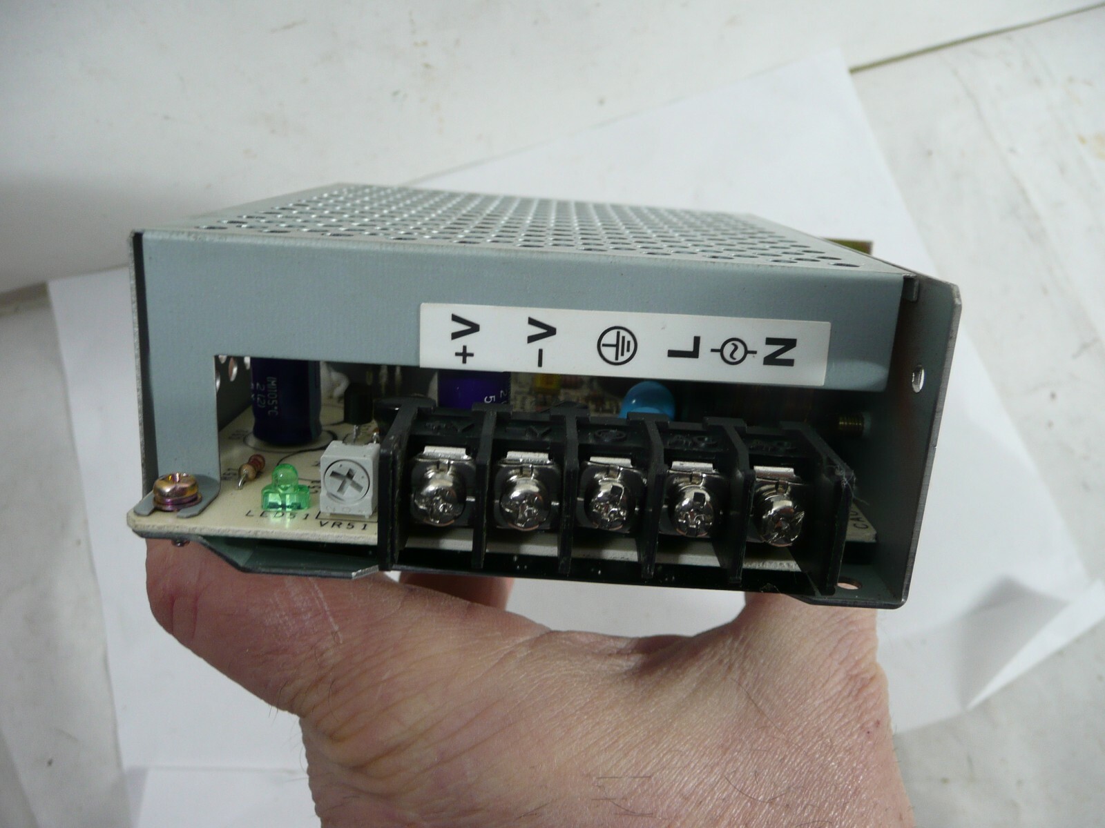 NEW OMRON S82J-02524D POWER SUPPLY INPUT AC100-240V 50/60HZ 0.8A OUT DC24V 1.1A