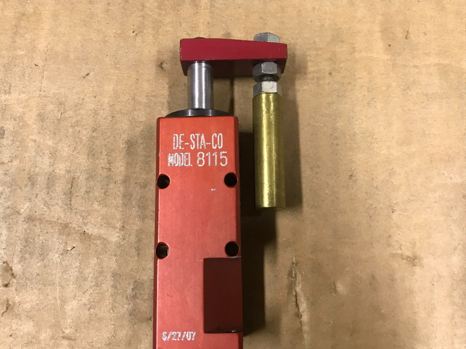 De-Sta-Co Model 8115 – Pneumatic Swing Clamp