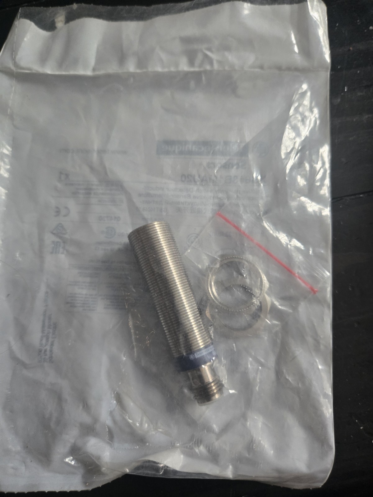 Telemecanique Inductive Proximity Sensor XS618B1MAU20 24-240V 200mA