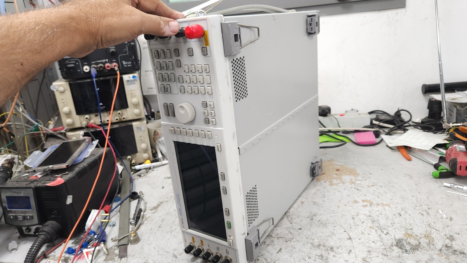 AGILENT E4438C Vector Signal Generator 250KHz – 6GHz opt 005 506 602 UNB UNJ