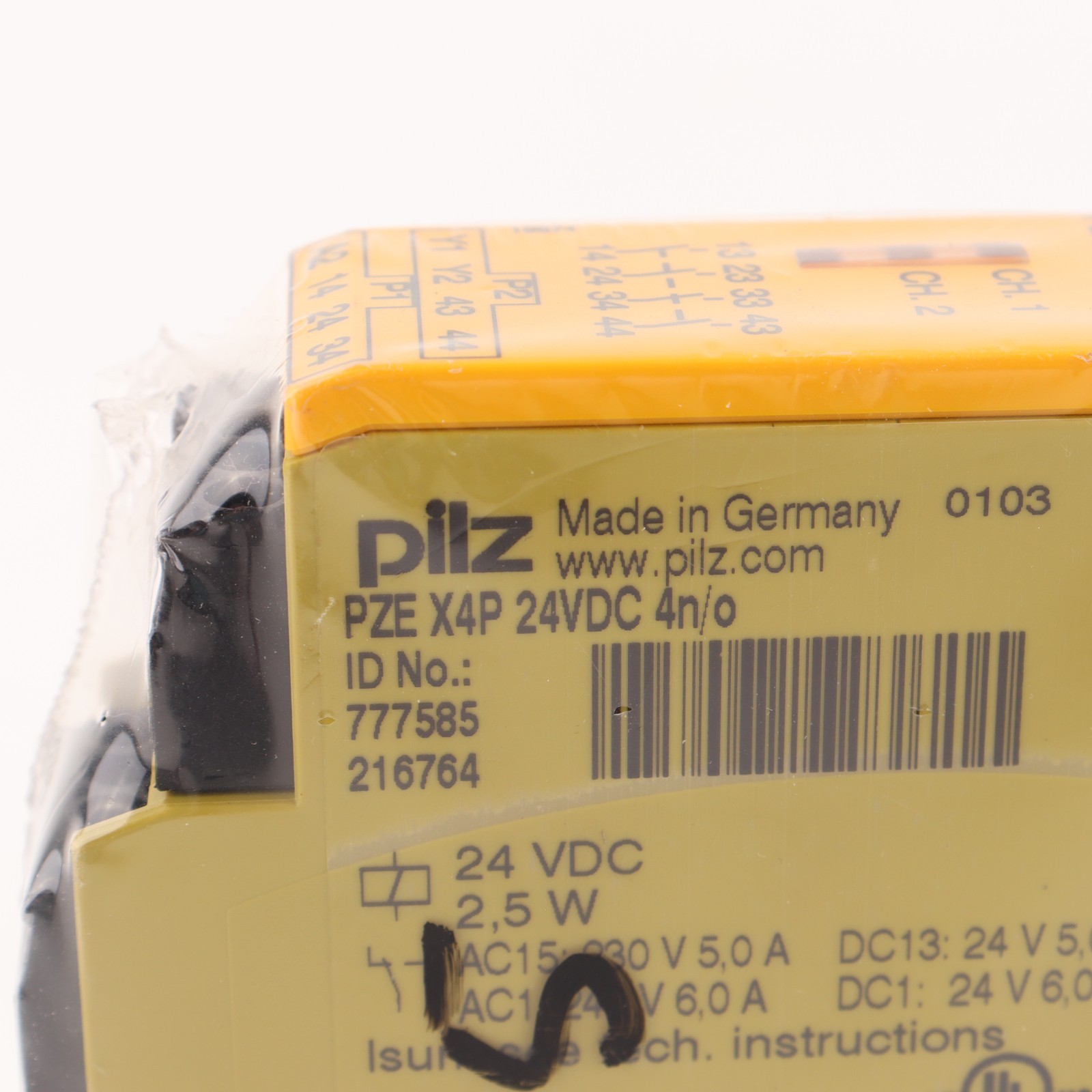 Pilz 777585 PZE X4P 24VDC 4n/o New