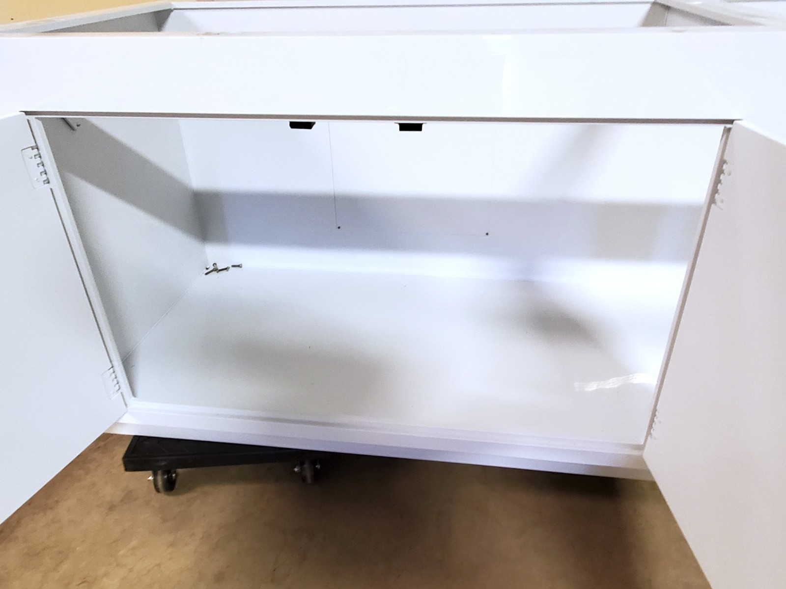 SALARE / AIR SCIENCE 96″ POLYPROYLENE LAMINAR FLOW HOOD LFR-2500 w/ BASE CABINET